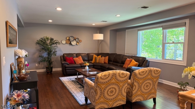 40 Rumson Road Livingston, NJ 07039 - Photo 4 of 32