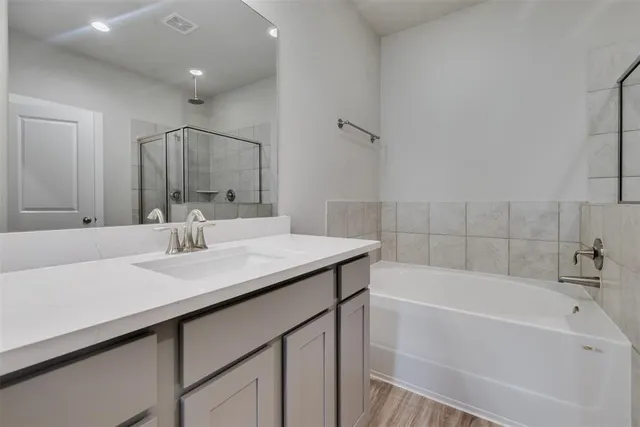 $2,100 | 7713 Rainbow Close Lane, Houston, TX 77055