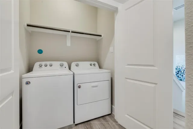 $2,100 | 7713 Rainbow Close Lane, Houston, TX 77055