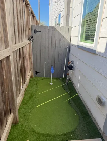 $2,100 | 7713 Rainbow Close Lane, Houston, TX 77055