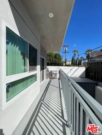 $3,690 | 11042 La Maida Street, Unit 202, North Hollywood, CA 91601