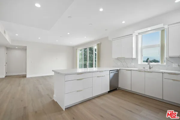$3,690 | 11042 La Maida Street, Unit 202, North Hollywood, CA 91601