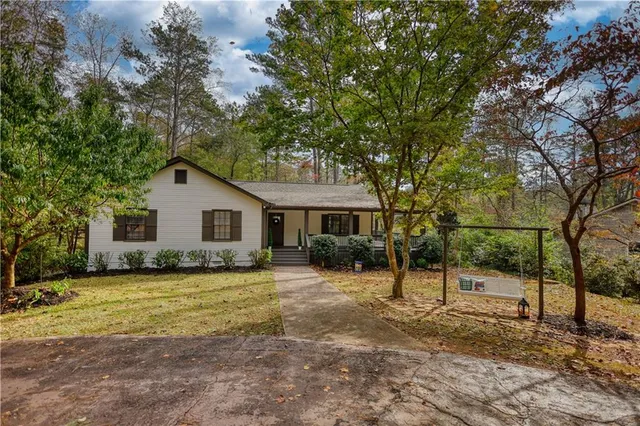 a view of a house with a backyard