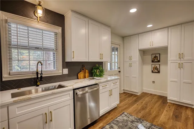 a bedroom with a bed and a ceiling fan