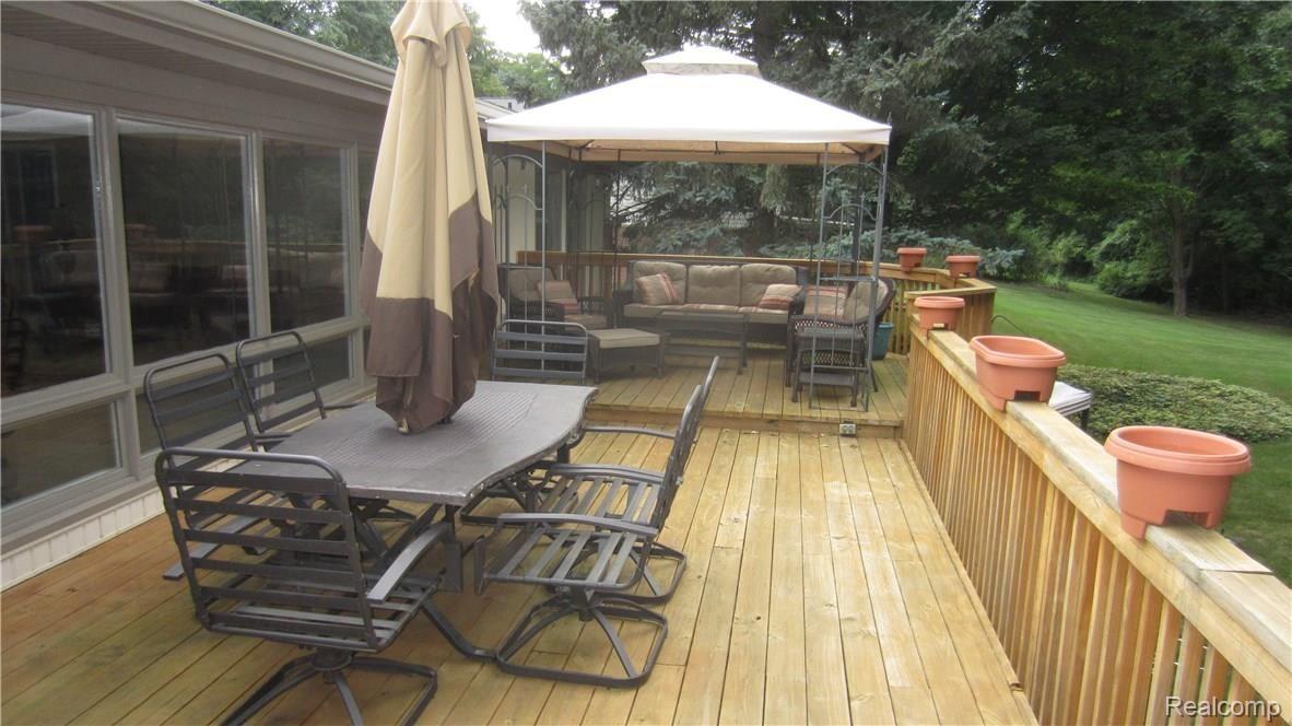 36050 Paddleford Road Farmington, MI 48331 - Photo 6 of 40 IMG_4881.JPG