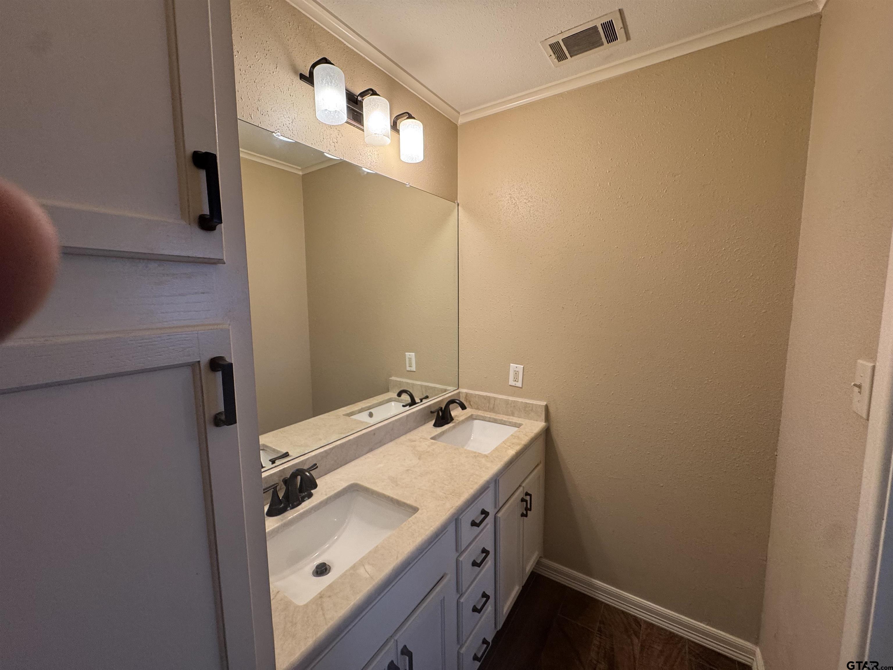 1823 Overbrook Drive Tyler, TX 75703 - Photo 34 of 48 a bathroom with a sink and mirror