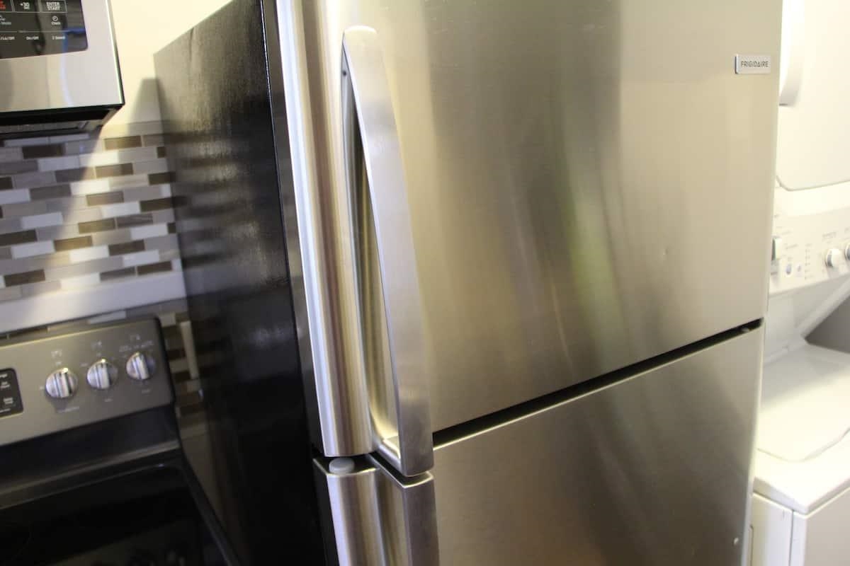 147 Roberta Drive Memphis, TN 38112 - Photo 3 of 14 a close view of bathroom