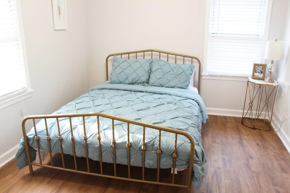 147 Roberta Drive Memphis, TN 38112 - Photo 7 of 14 a bedroom with a bed and a window