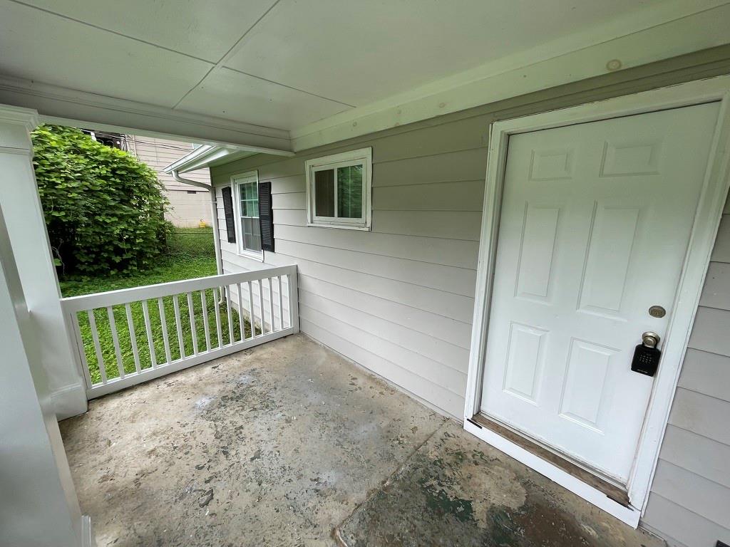 1642 Mary George Avenue Northwest Atlanta, GA 30318 - Photo 3 of 33