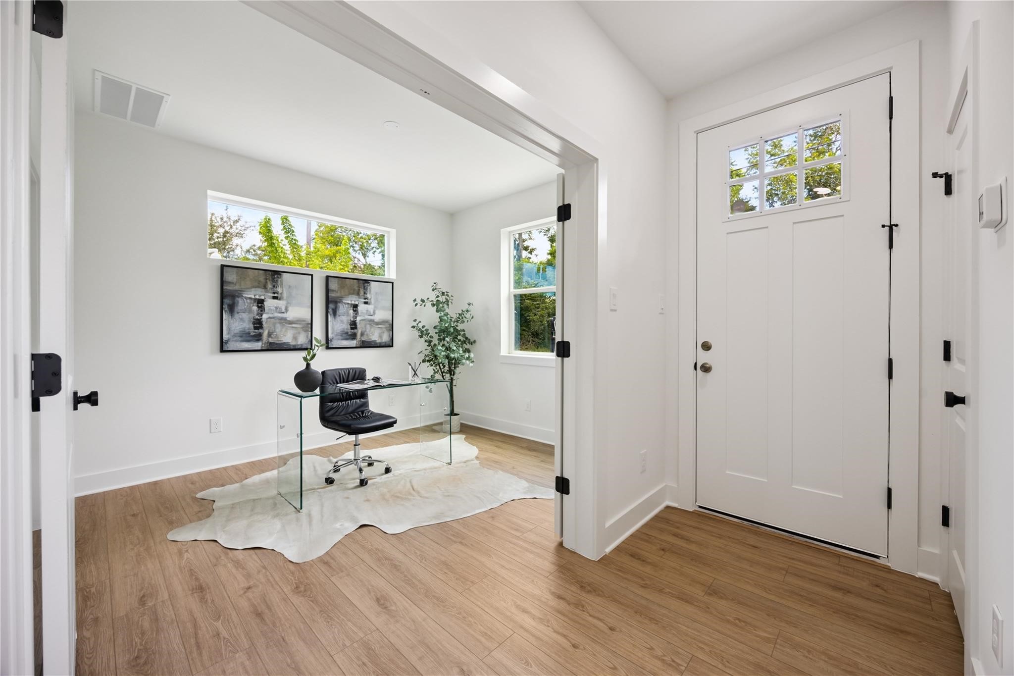 835 Rachel Street, Unit D Houston, TX 77091 - Photo 19 of 22 a living room with furniture and a flat screen tv