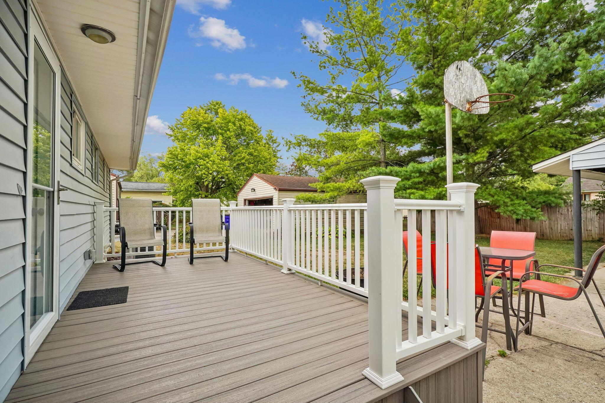 2483 Shrewsbury Road Columbus, OH 43221 - Photo 23 of 26 New back composite deck