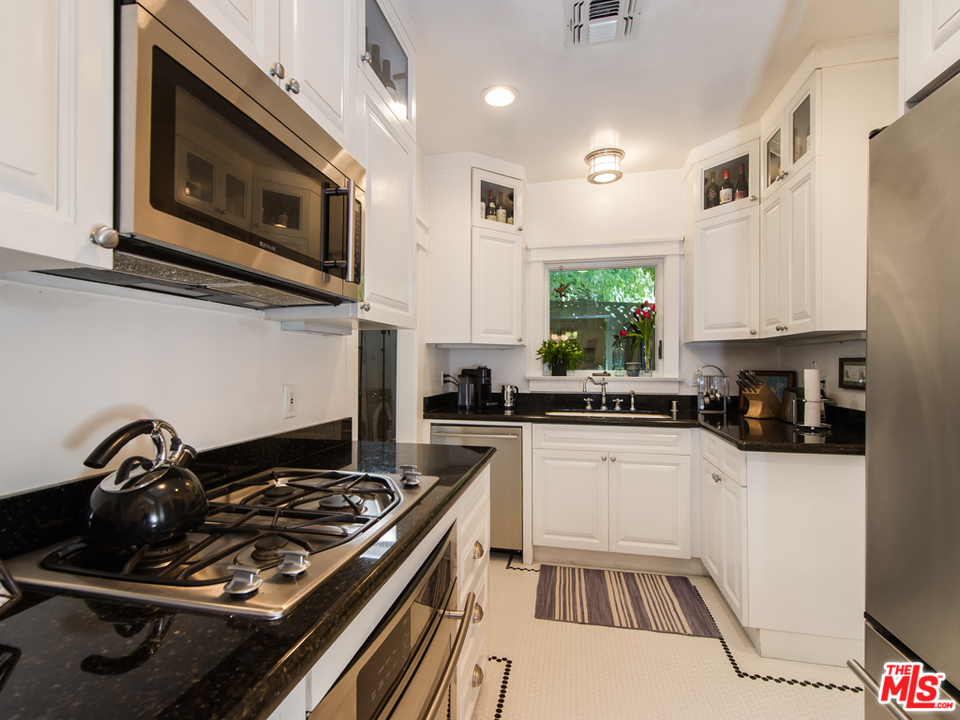 1939 Pinehurst Road Los Angeles, CA 90068 - Photo 11 of 20