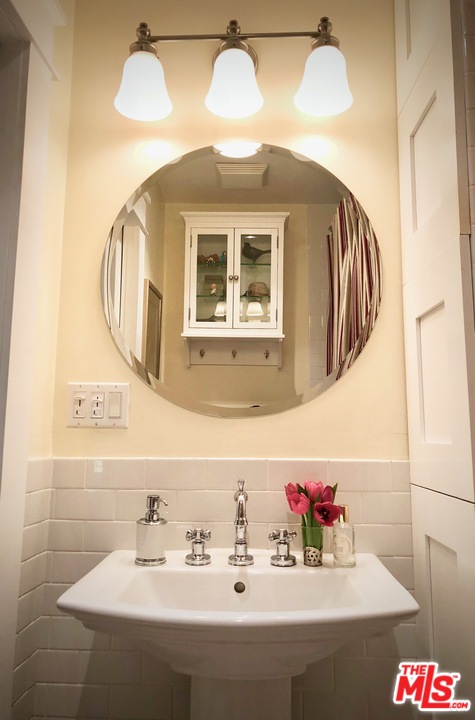 1939 Pinehurst Road Los Angeles, CA 90068 - Photo 12 of 20