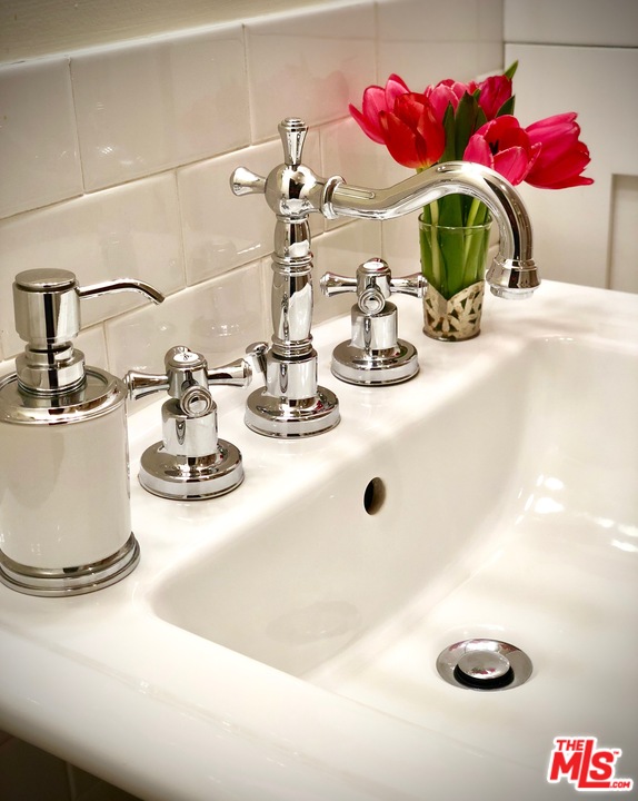 1939 Pinehurst Road Los Angeles, CA 90068 - Photo 14 of 20