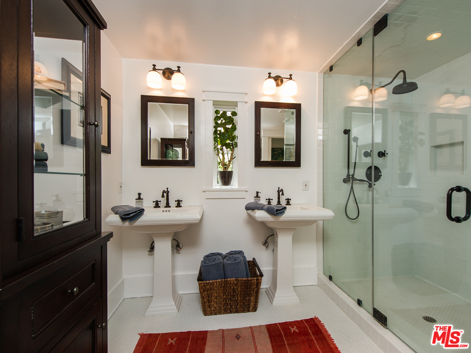 1939 Pinehurst Road Los Angeles, CA 90068 - Photo 15 of 20