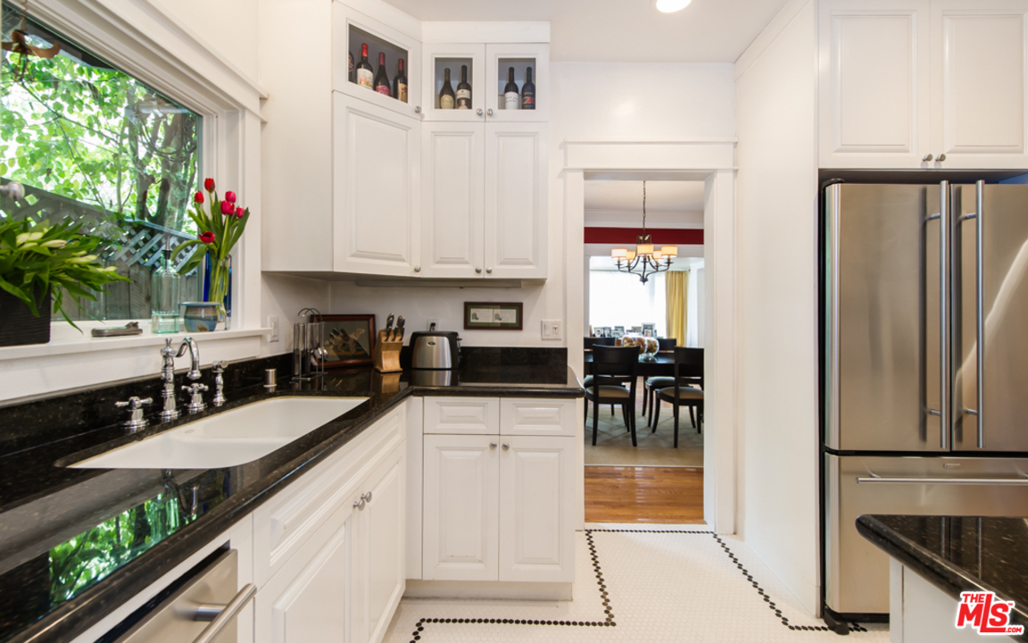 1939 Pinehurst Road Los Angeles, CA 90068 - Photo 10 of 20