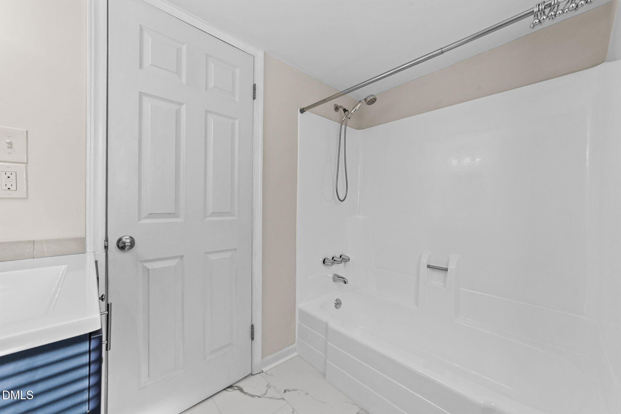205 November Street Garner, NC 27529 - Photo 15 of 26 a bathroom with a bathtub