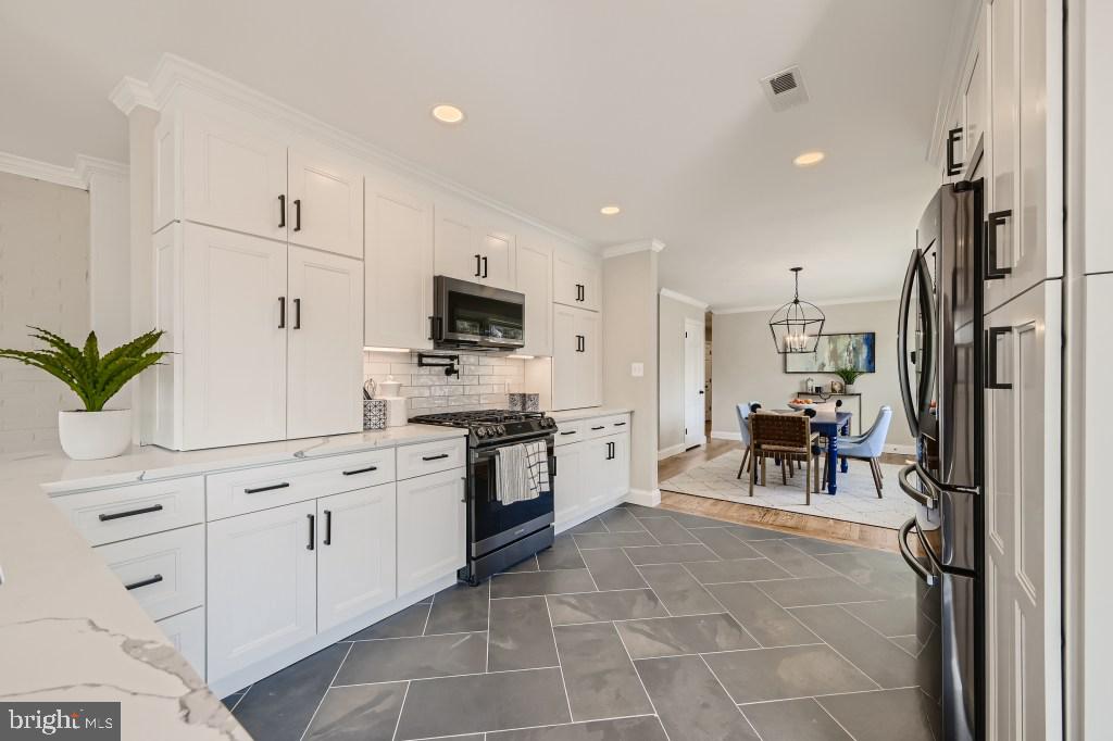 4049 Crescent Road Ellicott City, MD 21042 - Photo 9 of 30