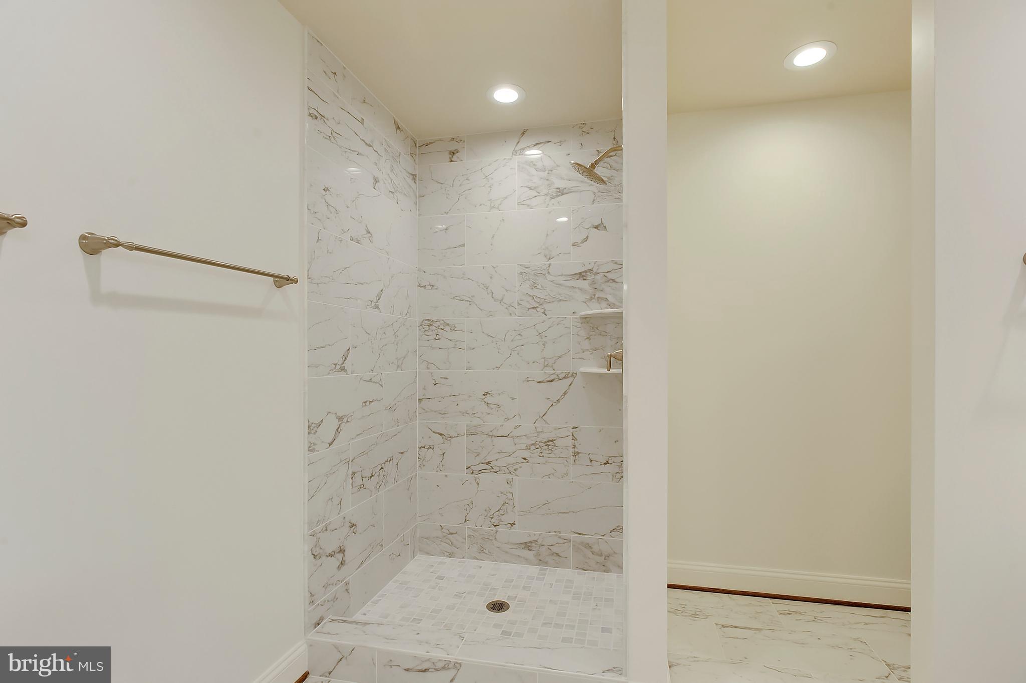 39181 Aldie Road Aldie, VA 20105 - Photo 25 of 30 Upper Level Shower