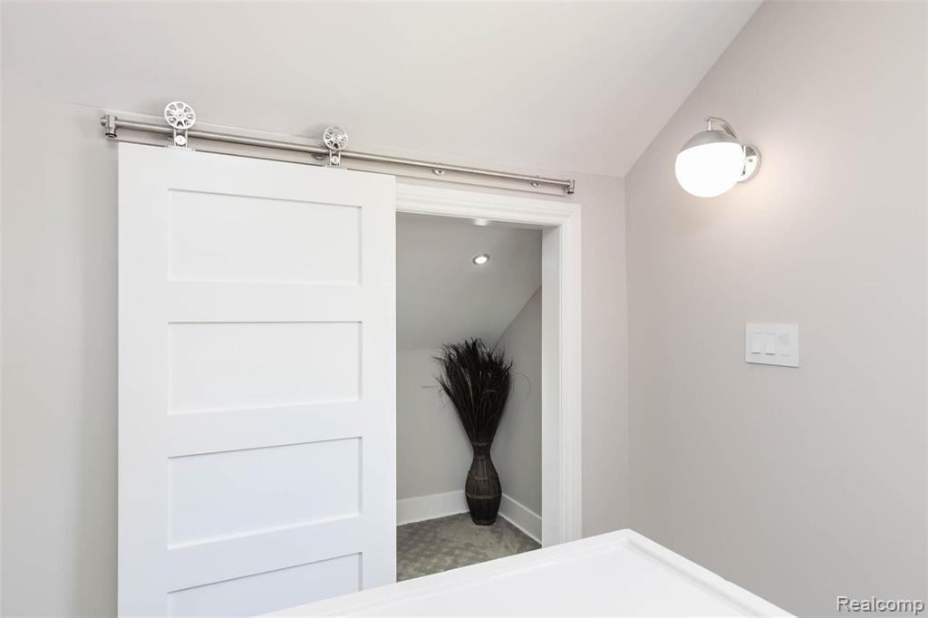 21712 Newcastle Road Harper Woods, MI 48225 - Photo 17 of 38