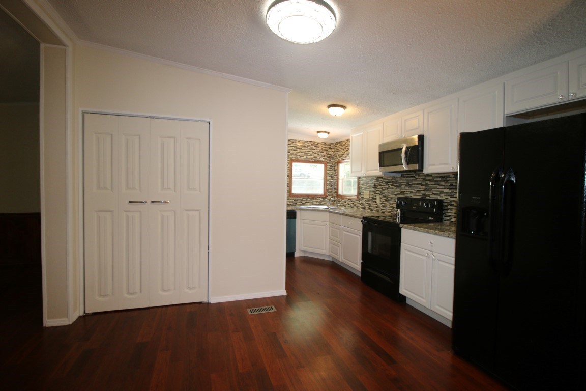 124 Crystal Lane Anderson, SC 29621 - Photo 4 of 36 Gallery Image 4
