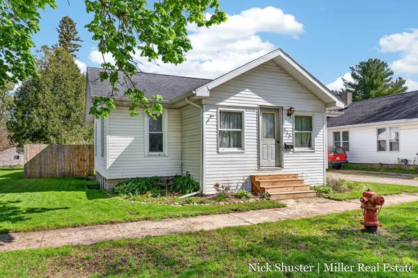 $189,900 | 915 East Madison Street, Hastings, MI 49058