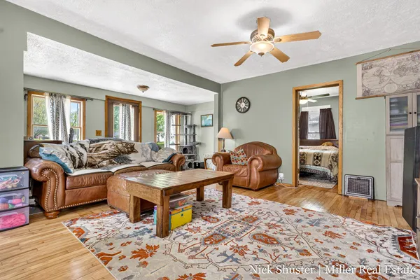 $189,900 | 915 East Madison Street, Hastings, MI 49058