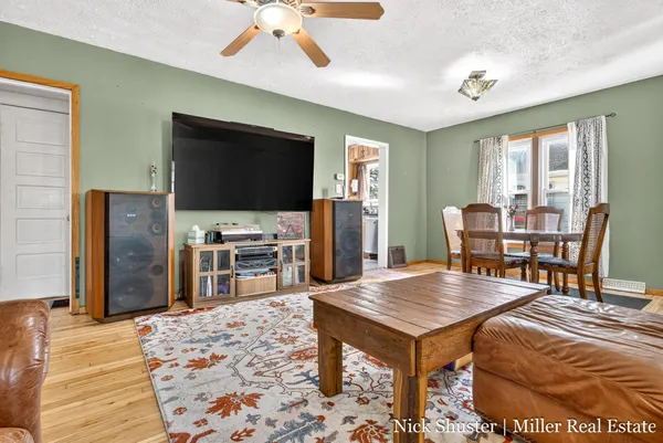 $189,900 | 915 East Madison Street, Hastings, MI 49058