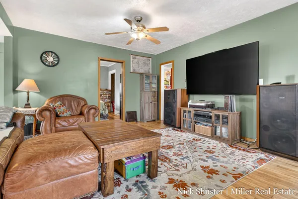 $189,900 | 915 East Madison Street, Hastings, MI 49058