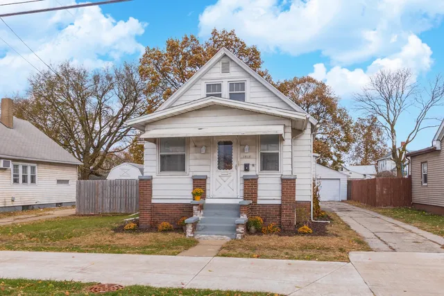$122,500 | 1515 West Market Street, Bloomington, IL 61701