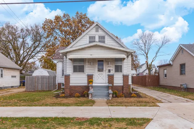 $122,500 | 1515 West Market Street, Bloomington, IL 61701