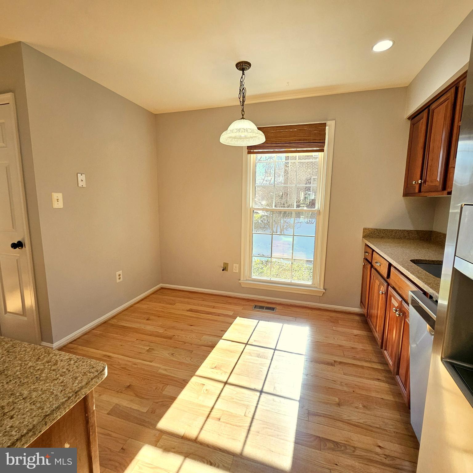 7244 Greentree Road Bethesda, MD 20817 - Photo 9 of 21 Table space Kitchen