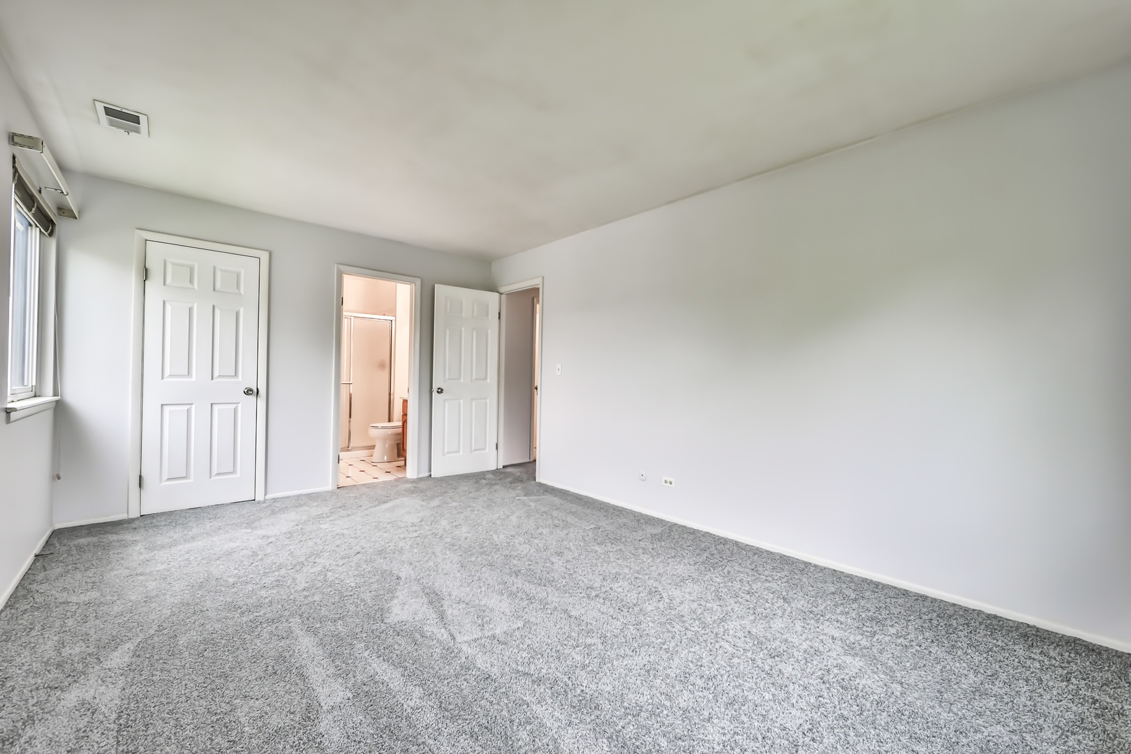 1502 7 Pines Road, Unit D2 Schaumburg, IL 60193 - Photo 8 of 34 a view of an empty room and window