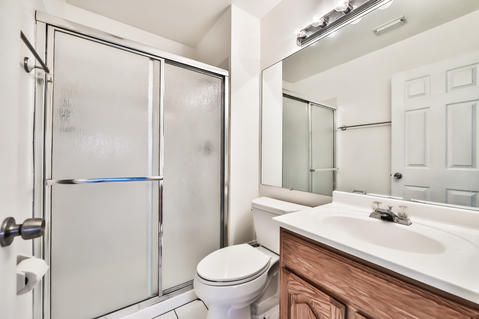 1502 7 Pines Road, Unit D2 Schaumburg, IL 60193 - Photo 9 of 34 a bathroom with a sink toilet and shower