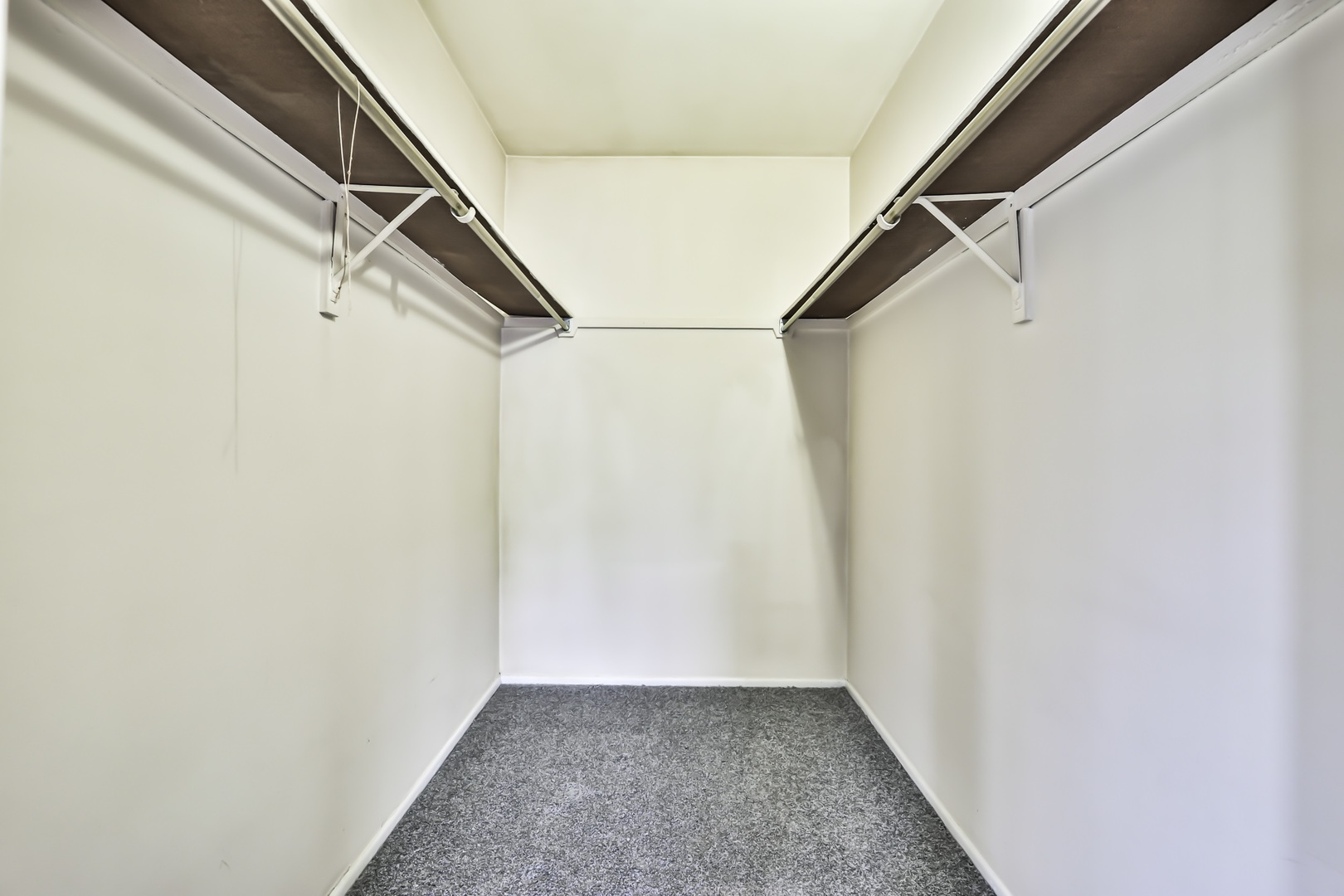 1502 7 Pines Road, Unit D2 Schaumburg, IL 60193 - Photo 10 of 34 a view of small space
