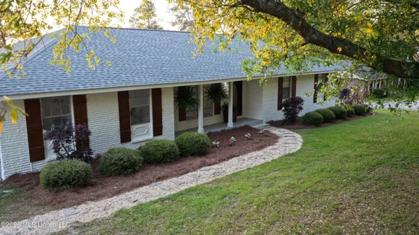 $330,000 | 20 Buccaneer Drive, Hattiesburg, MS 39402