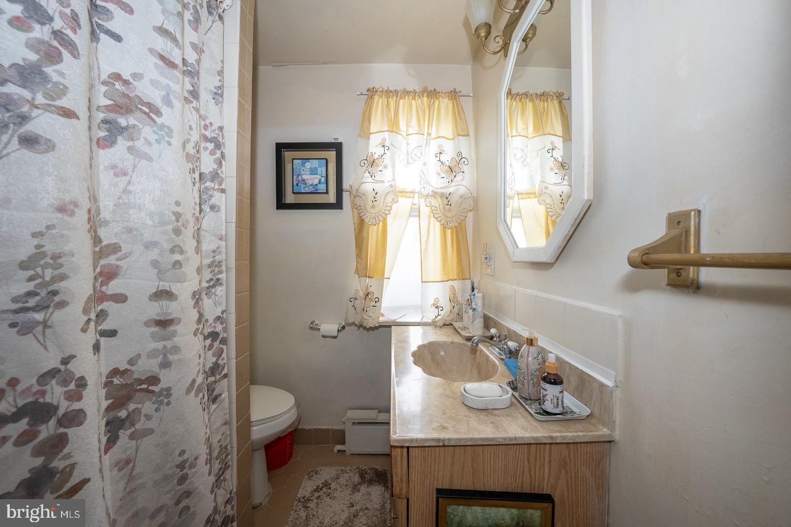 7278 Bradford Road Upper Darby, PA 19082 - Photo 19 of 26 Full Hall Bath