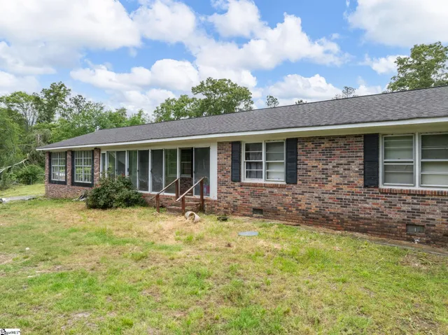 $235,000 | 1225 Dogwood Lane, Clinton, SC 29325