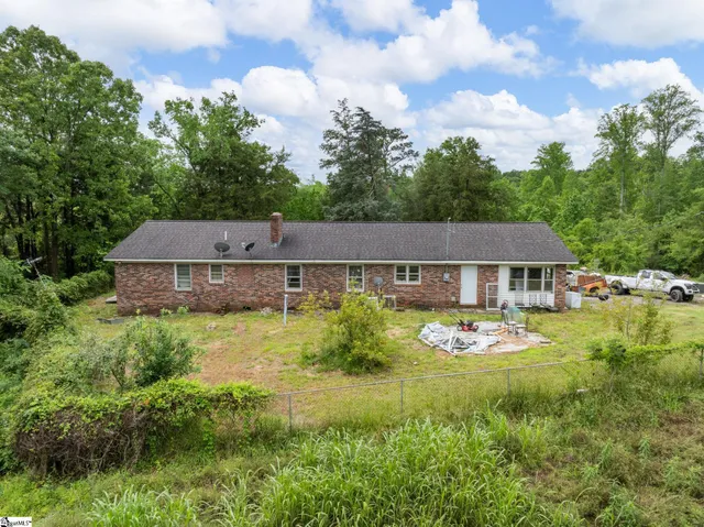 $235,000 | 1225 Dogwood Lane, Clinton, SC 29325