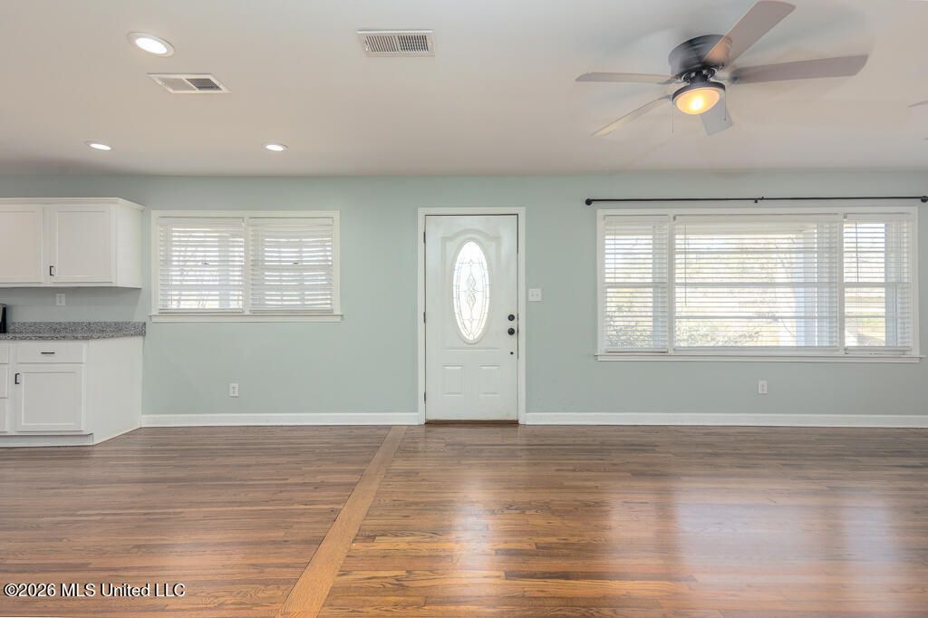 3632 Highway 25 Iuka, MS 38852 - Photo 3 of 30 Living Room