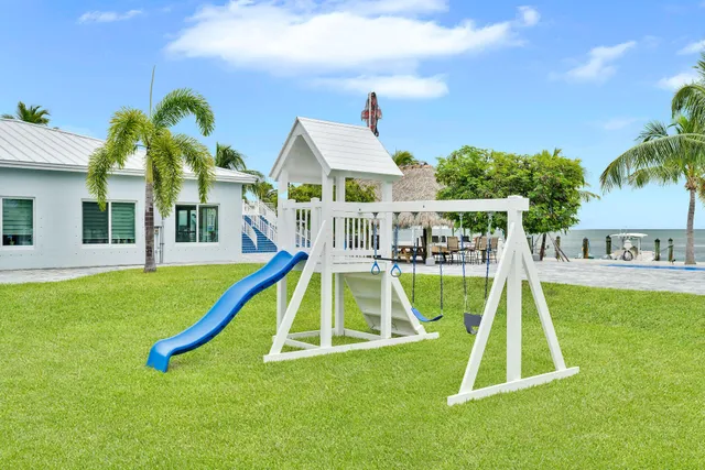 a view of outdoor space yard and porch