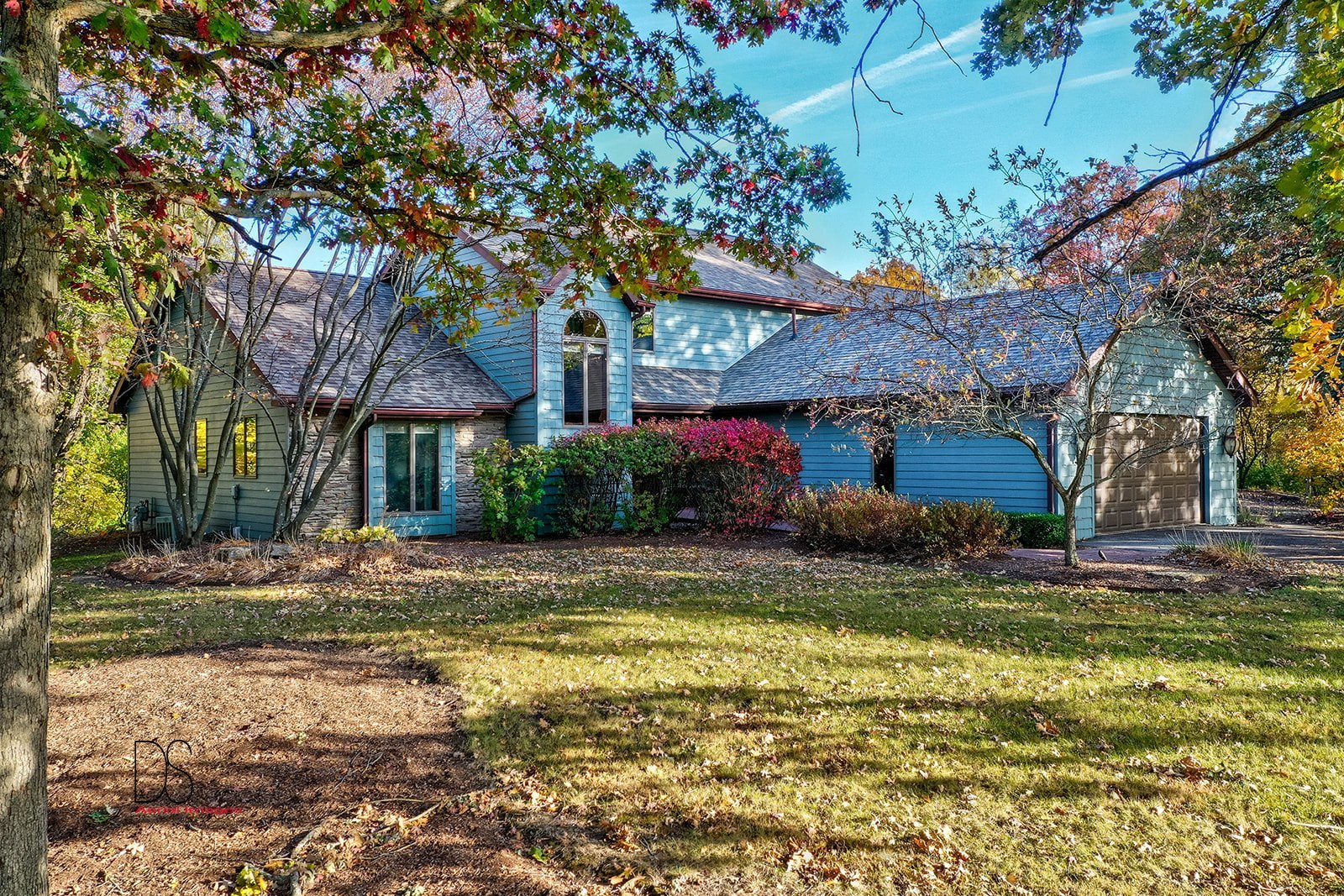 2384 East 28th Road Seneca, IL 61360 - Photo 1 of 60 a view of a house with a large tree