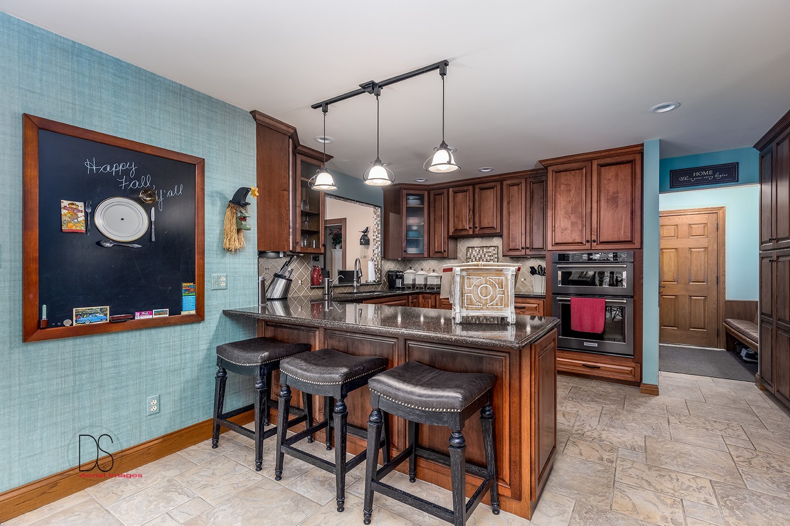 2384 East 28th Road Seneca, IL 61360 - Photo 18 of 60 a kitchen with stainless steel appliances a stove a refrigerator and a dining table