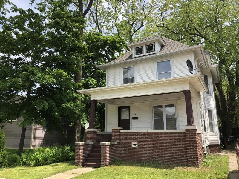 1633 Park Avenue Racine, WI 53403 - Photo 1 of 1 park frt
