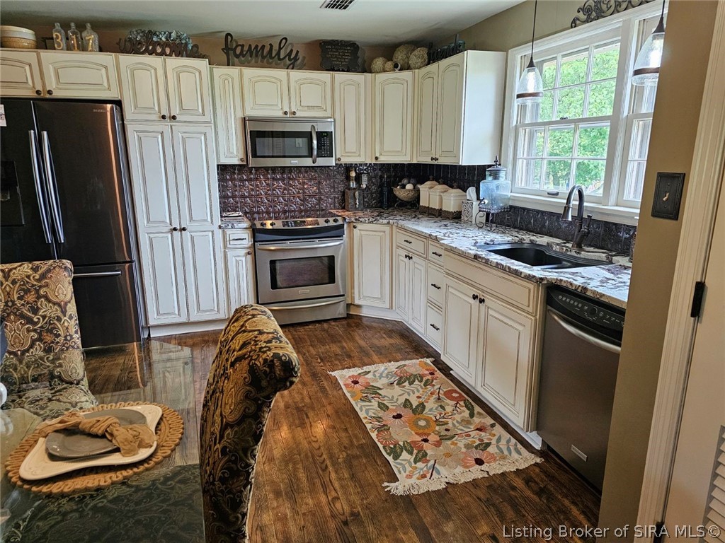 317 Meadow Lane Madison, IN 47250 - Photo 4 of 41 Eat In Kitchen