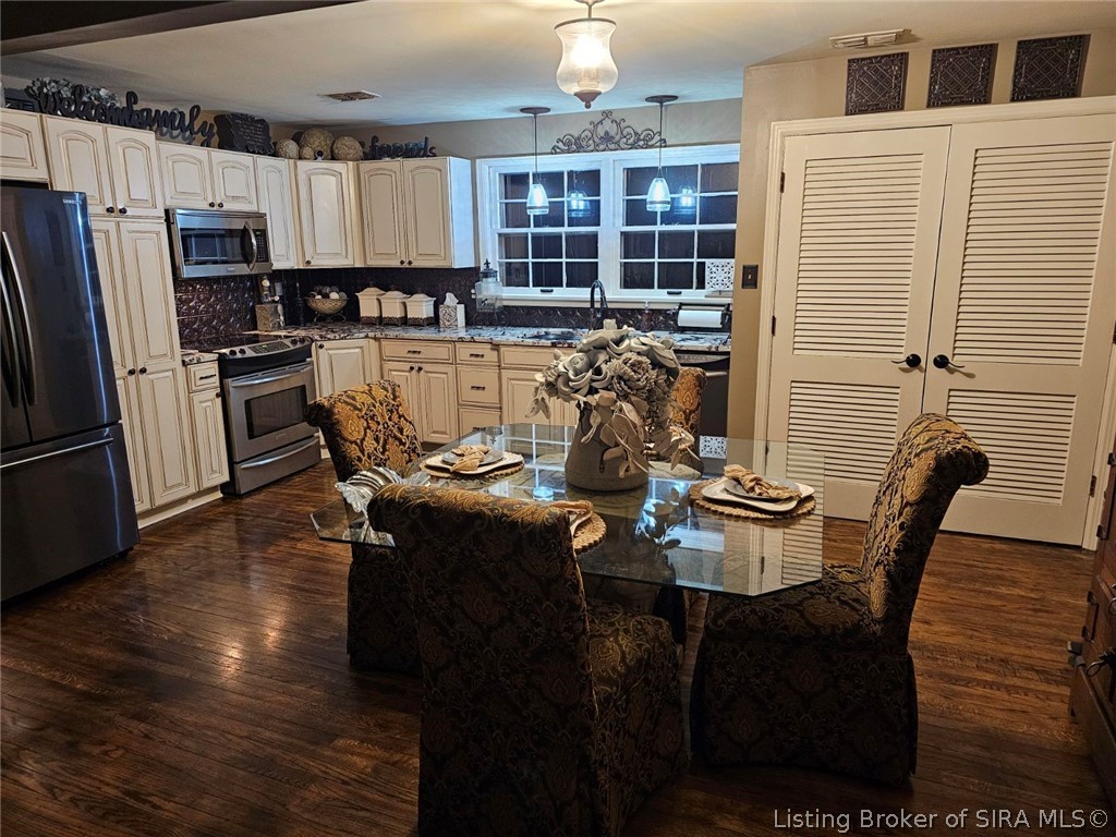 317 Meadow Lane Madison, IN 47250 - Photo 5 of 41 Eat In Kitchen