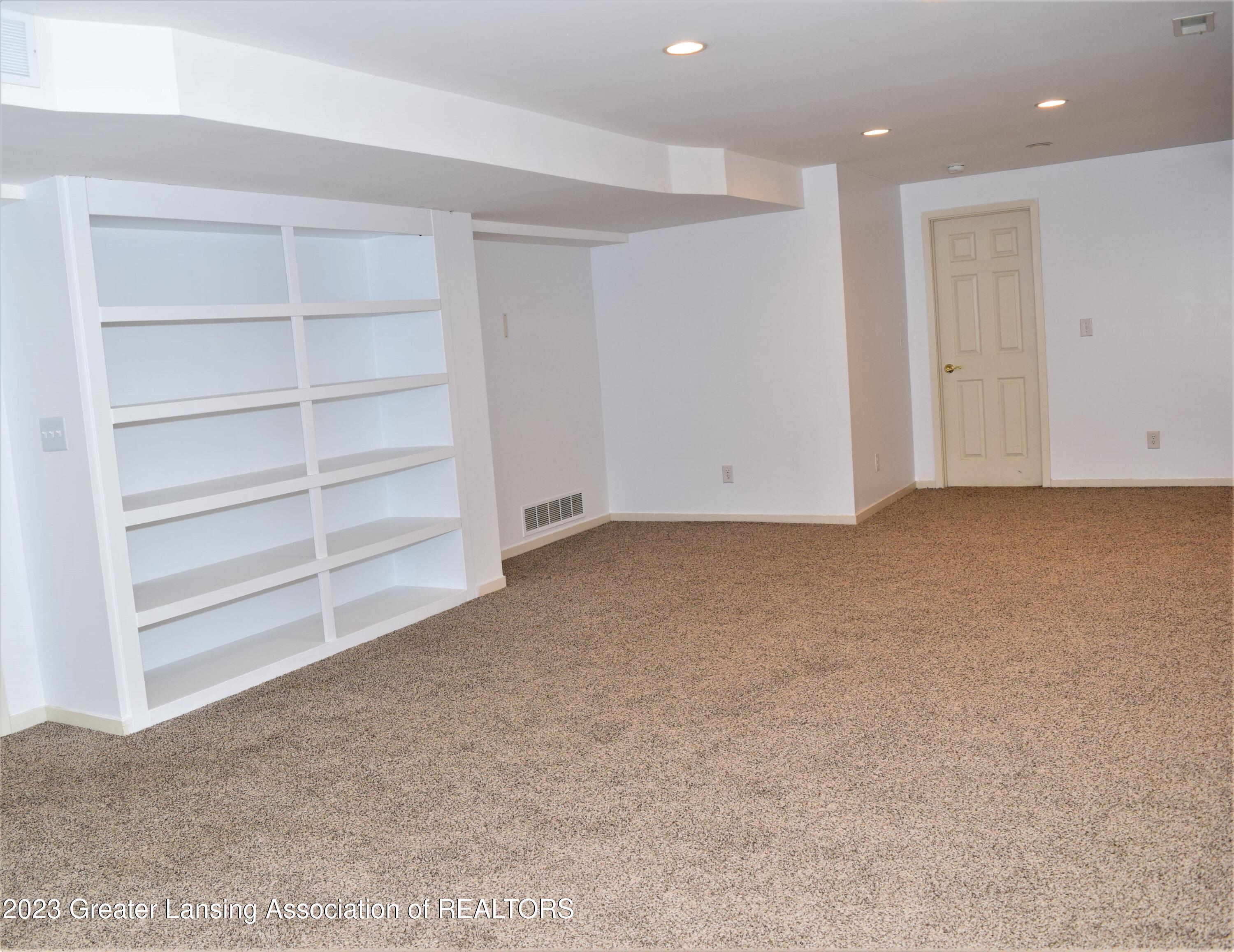 9129 Riverside Drive Grand Ledge, MI 48837 - Photo 36 of 55 DSC_0076