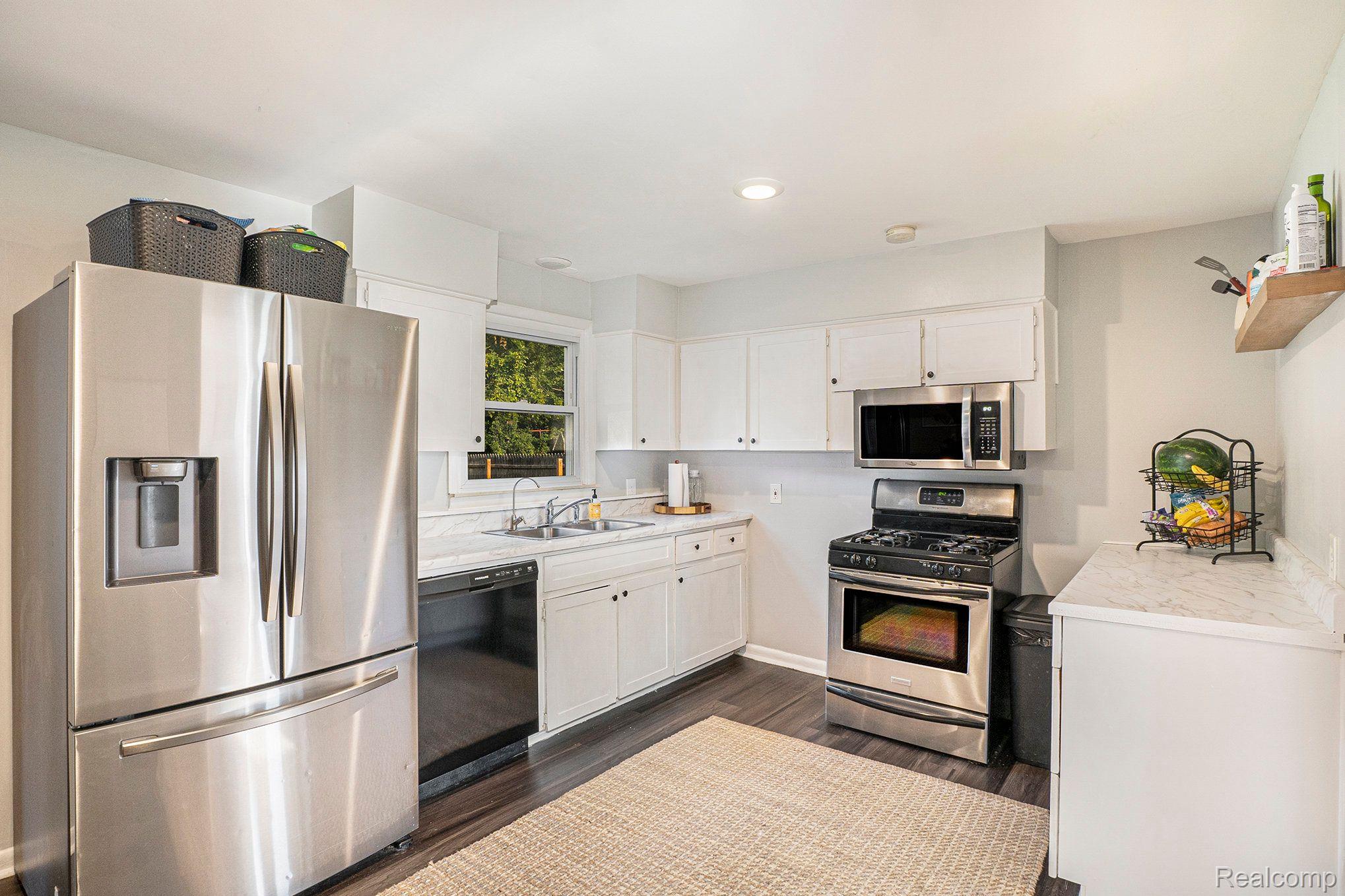 14498 Eddy Lake Road Fenton, MI 48430 - Photo 4 of 18 Kitchen