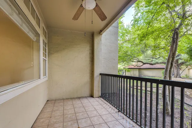 an empty room and closet area