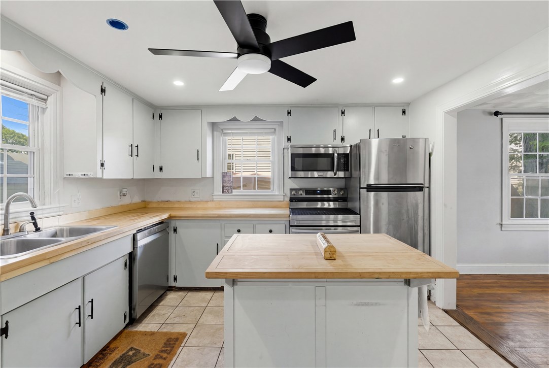 1349 West Shore Road Warwick, RI 02889 - Photo 3 of 11